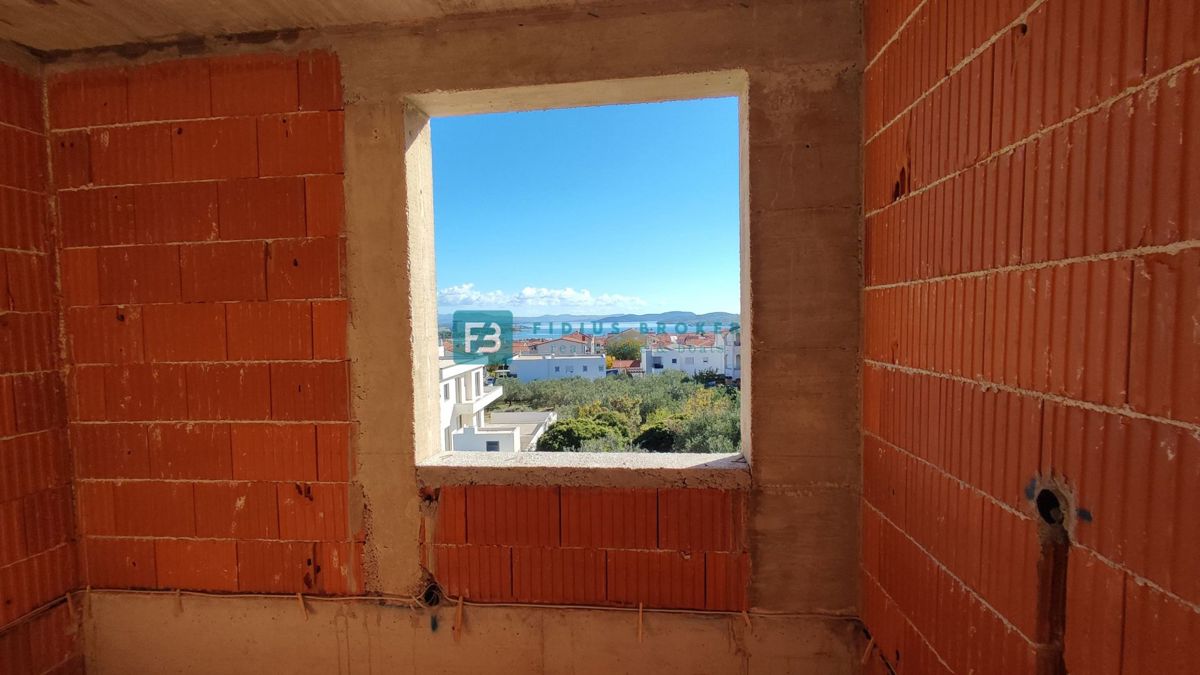 VODICE, novogradnja, 2. nadstropje, pogled na morje, 3 spalnice, shramba