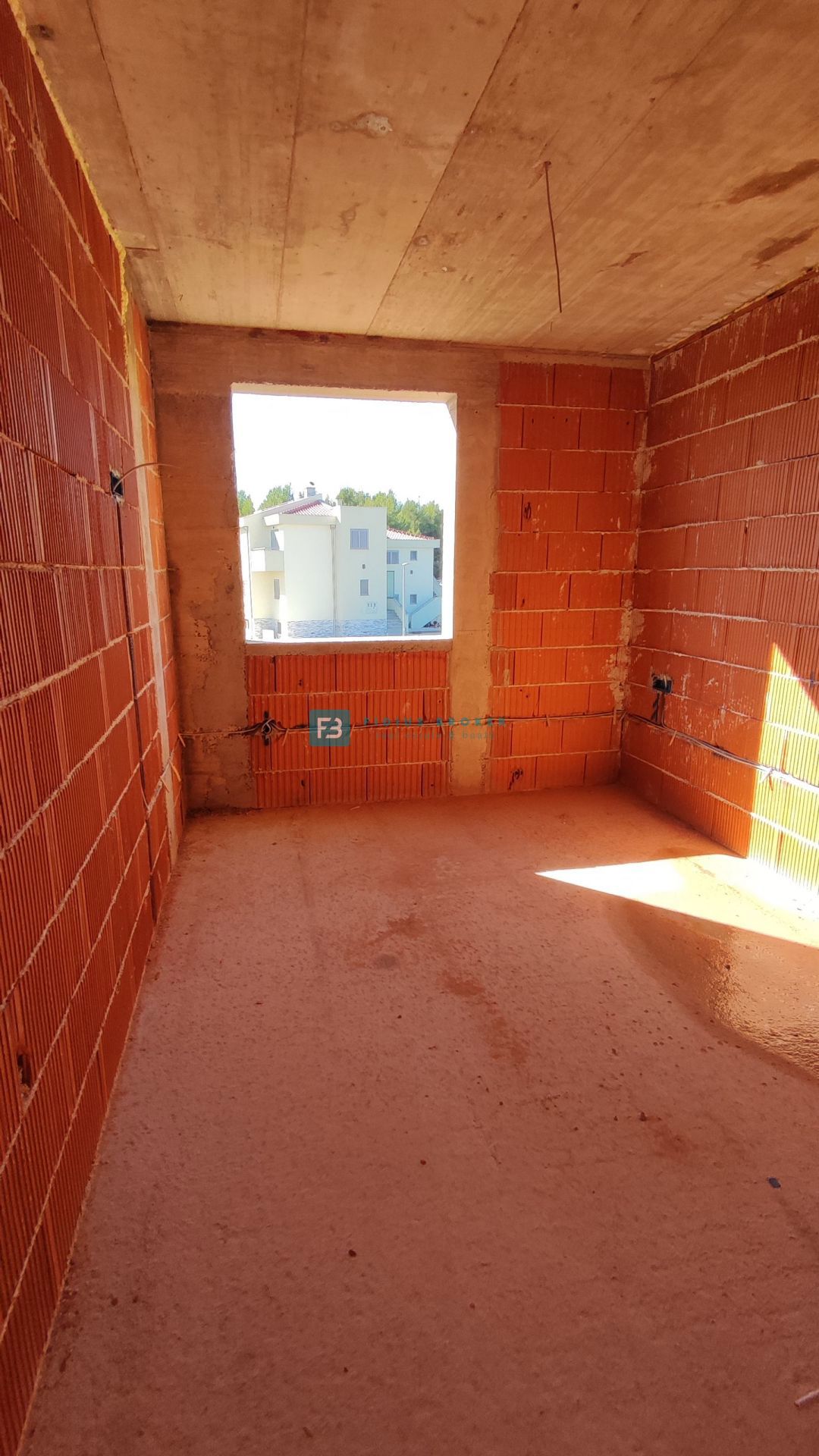 VODICE, novogradnja, 2. nadstropje, pogled na morje, 3 spalnice, shramba