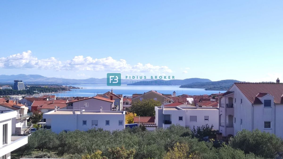 VODICE, novogradnja, 2. nadstropje, pogled na morje, 3 spalnice, shramba