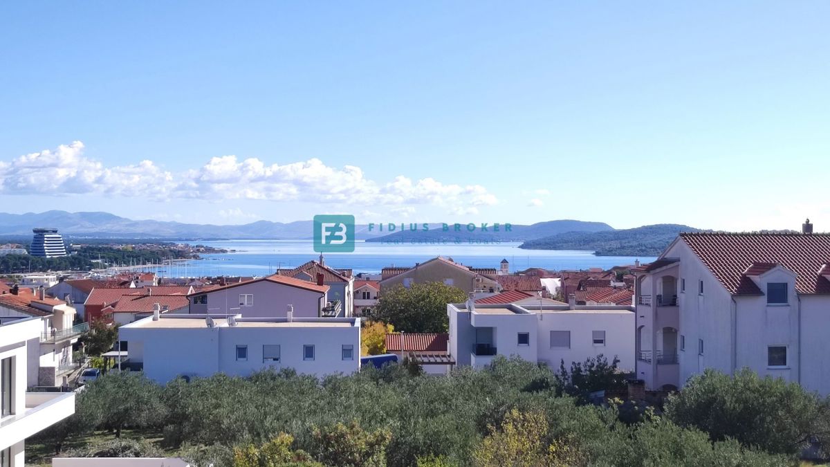 VODICE, novogradnja, 2. nadstropje, pogled na morje, 3 spalnice, shramba
