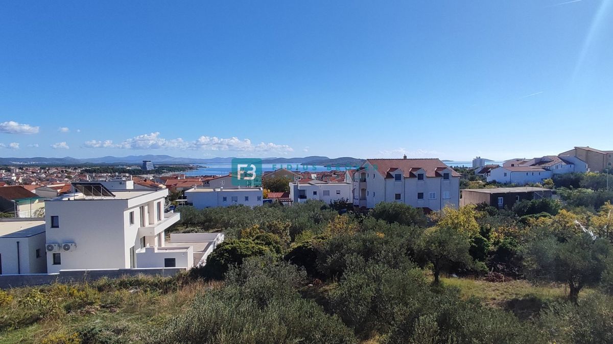 VODICE, novogradnja, 2. nadstropje, pogled na morje, 3 spalnice, shramba