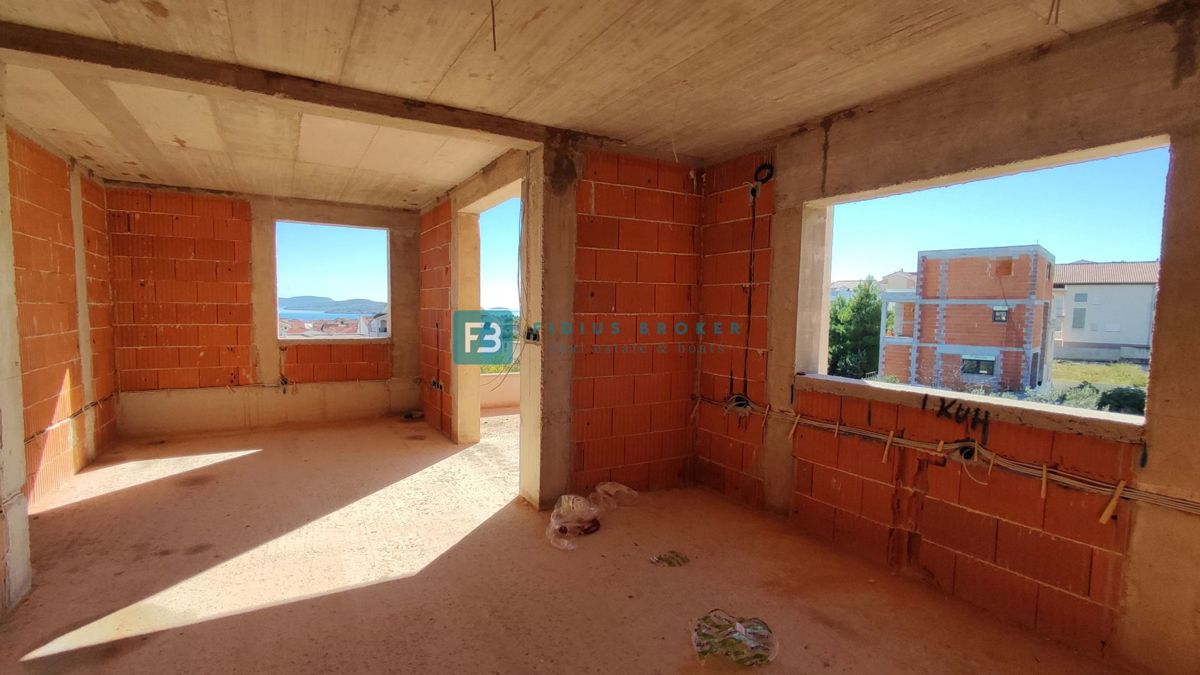 VODICE, novogradnja, 2. nadstropje, pogled na morje, 3 spalnice, shramba