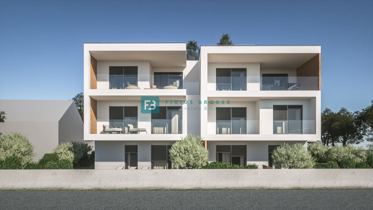 VODICE, novogradnja, pritličje, moderno stanovanje, 650 m do plaže