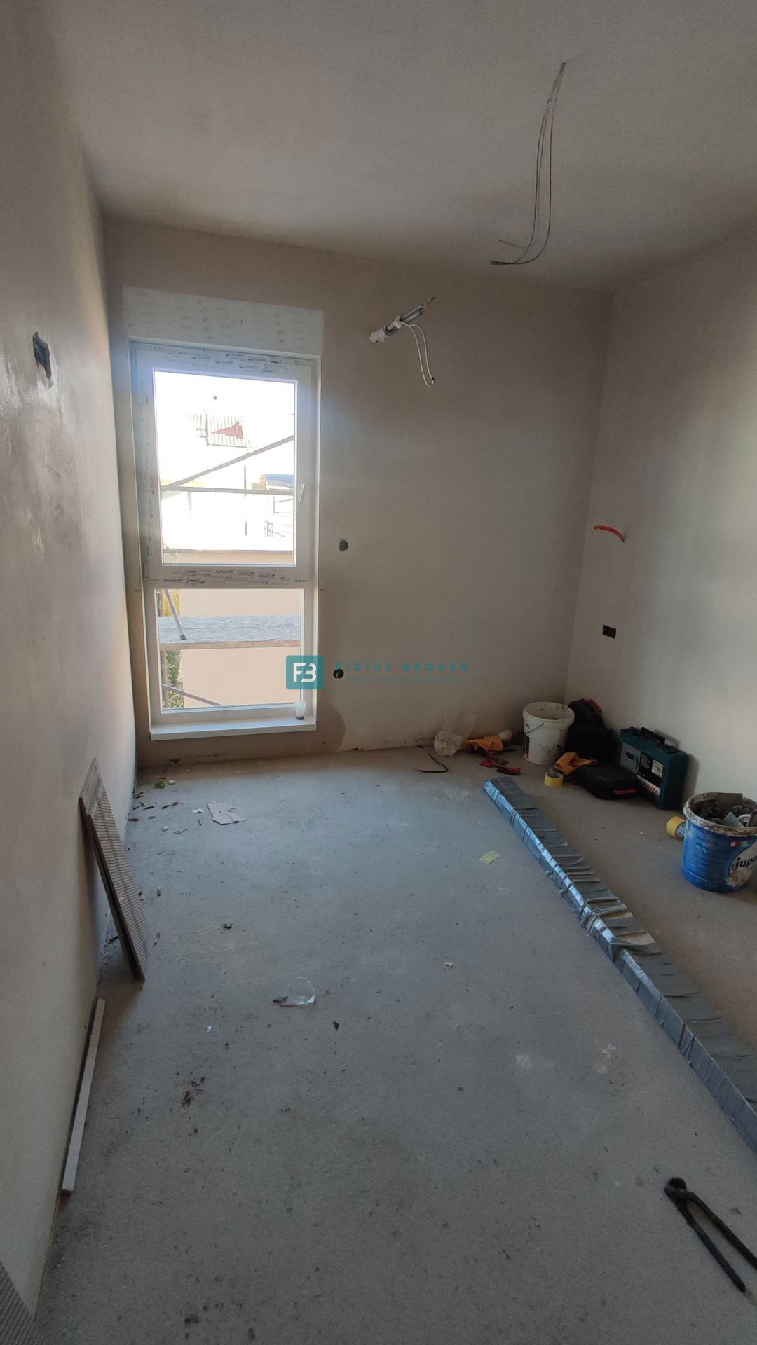 VODICE, novogradnja, 1. kat, 650 m do plaže