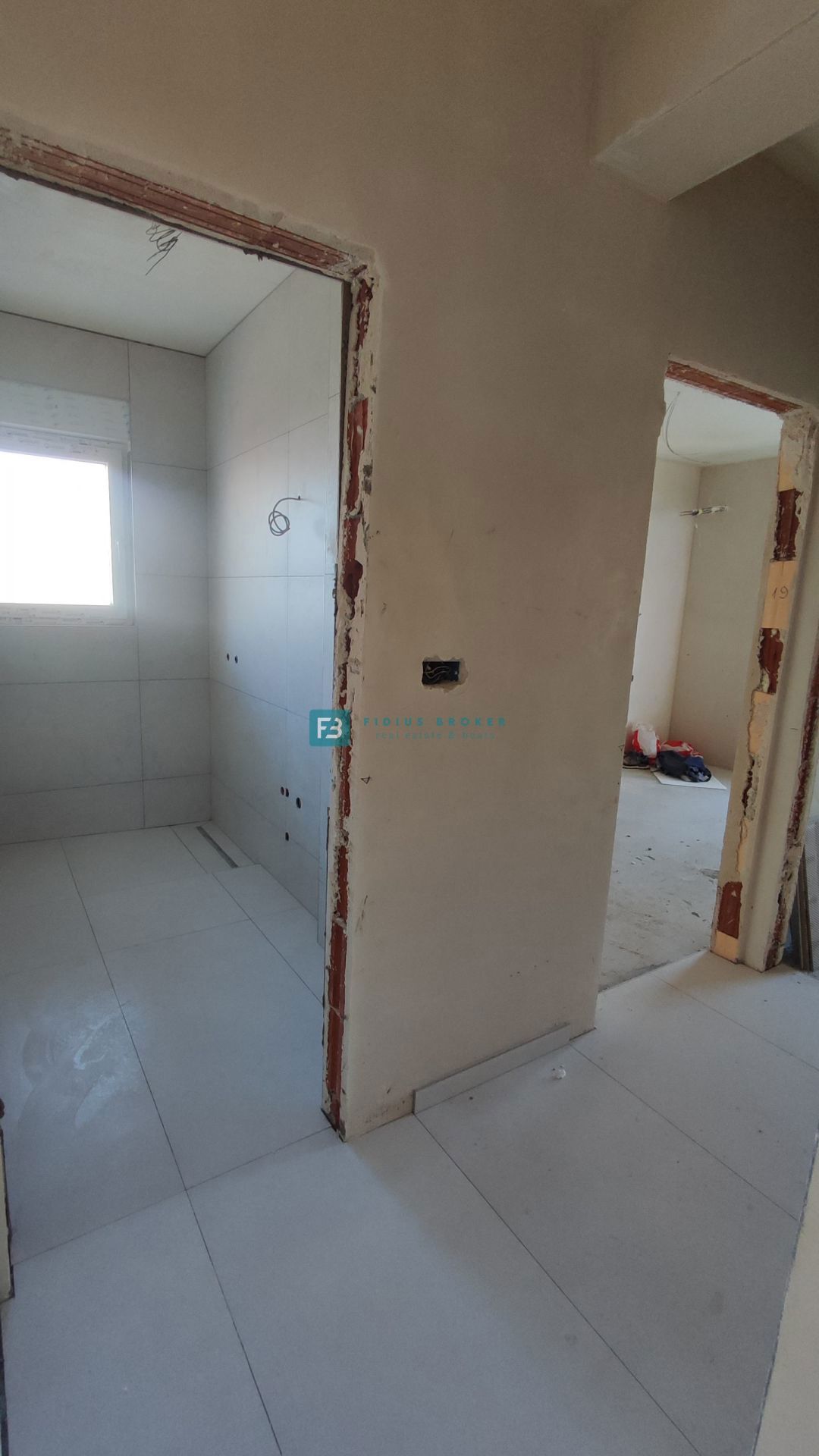 VODICE, novogradnja, 1. kat, 650 m do plaže