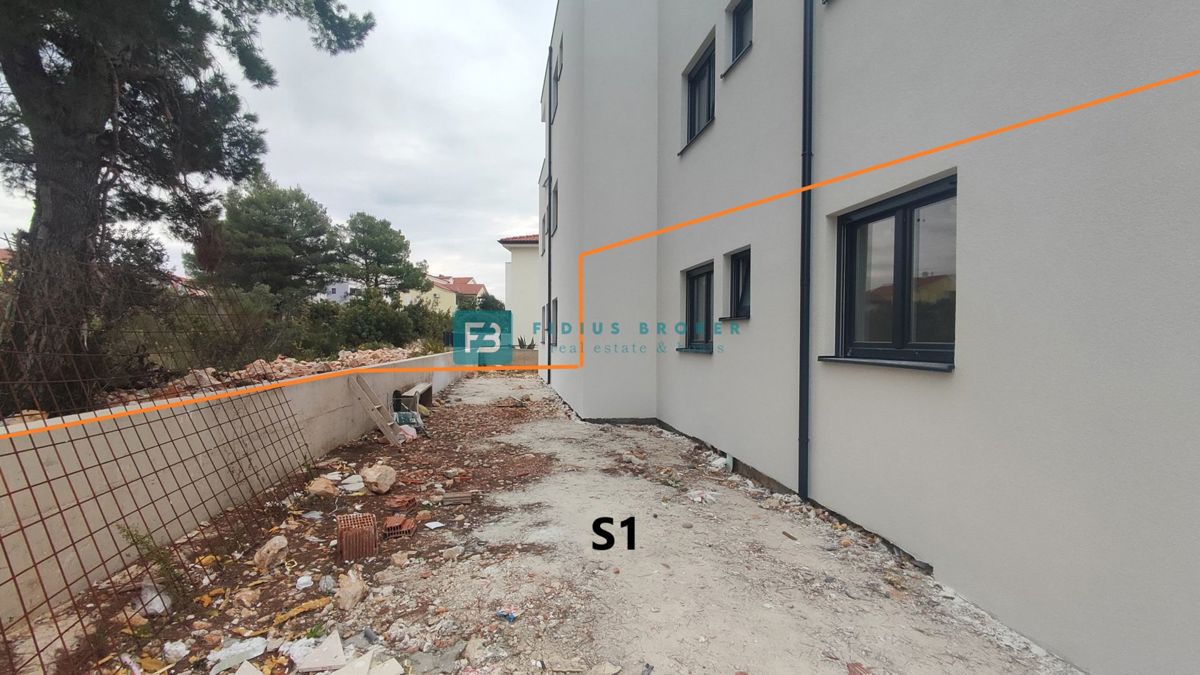 VODICE, novogradnja, pritličje, vrt 84 m2, 2 spavaće sobe