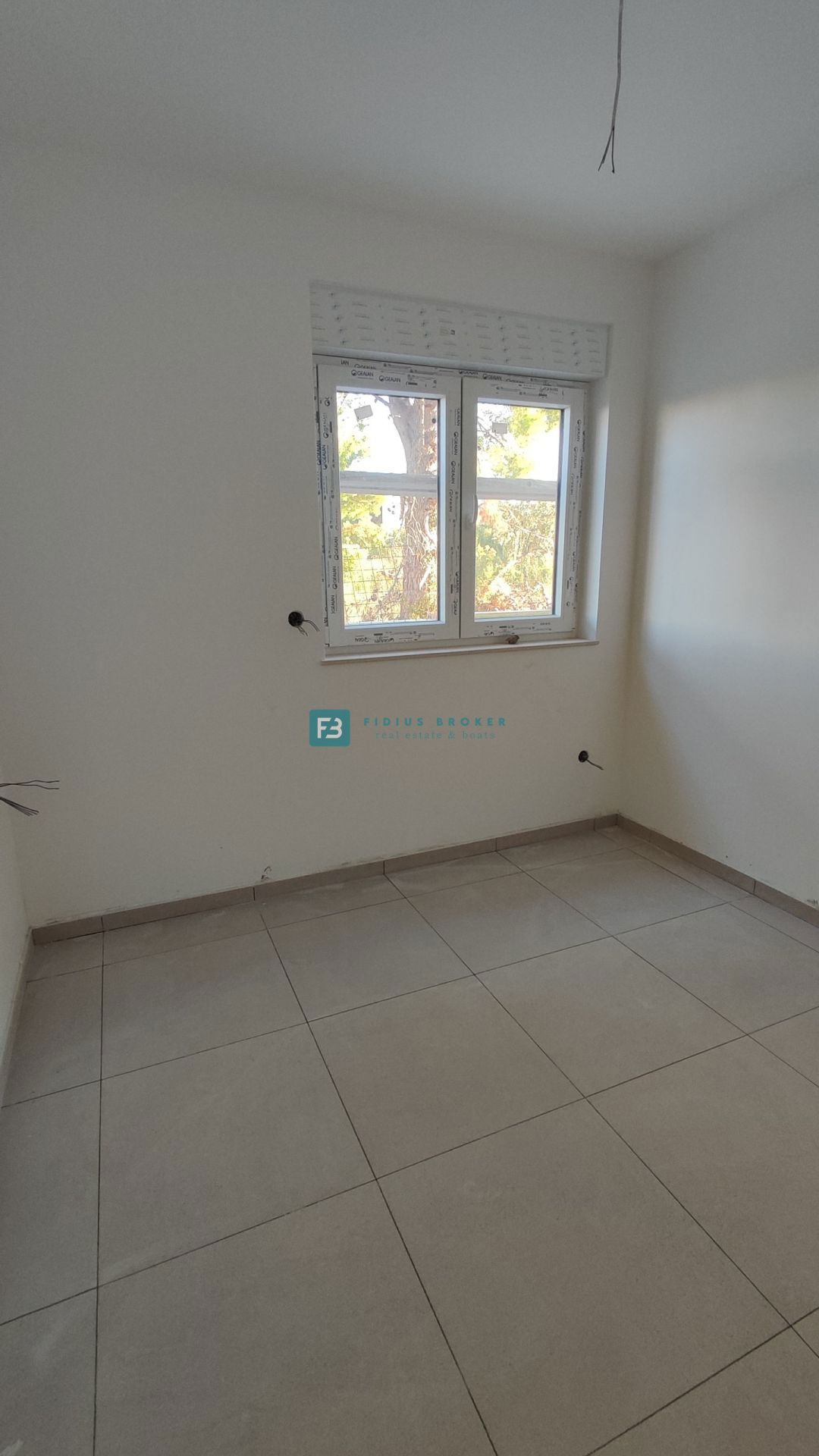 VODICE, novogradnja, pritličje, vrt 84 m2, 2 spavaće sobe