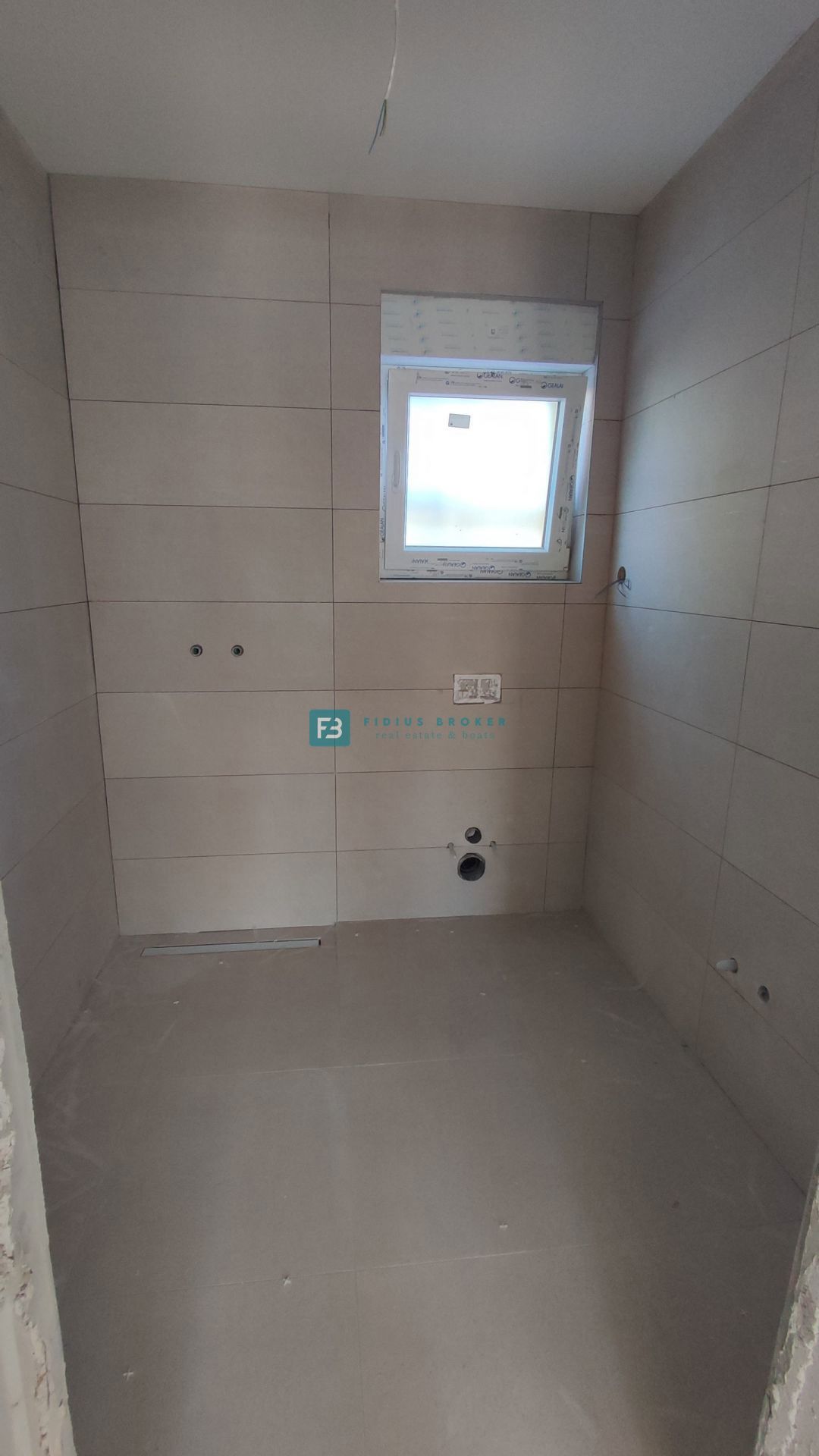 VODICE, novogradnja, pritličje, vrt 84 m2, 2 spavaće sobe