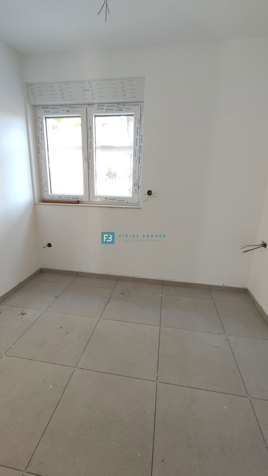 VODICE, novogradnja, pritličje, vrt 84 m2, 2 spavaće sobe