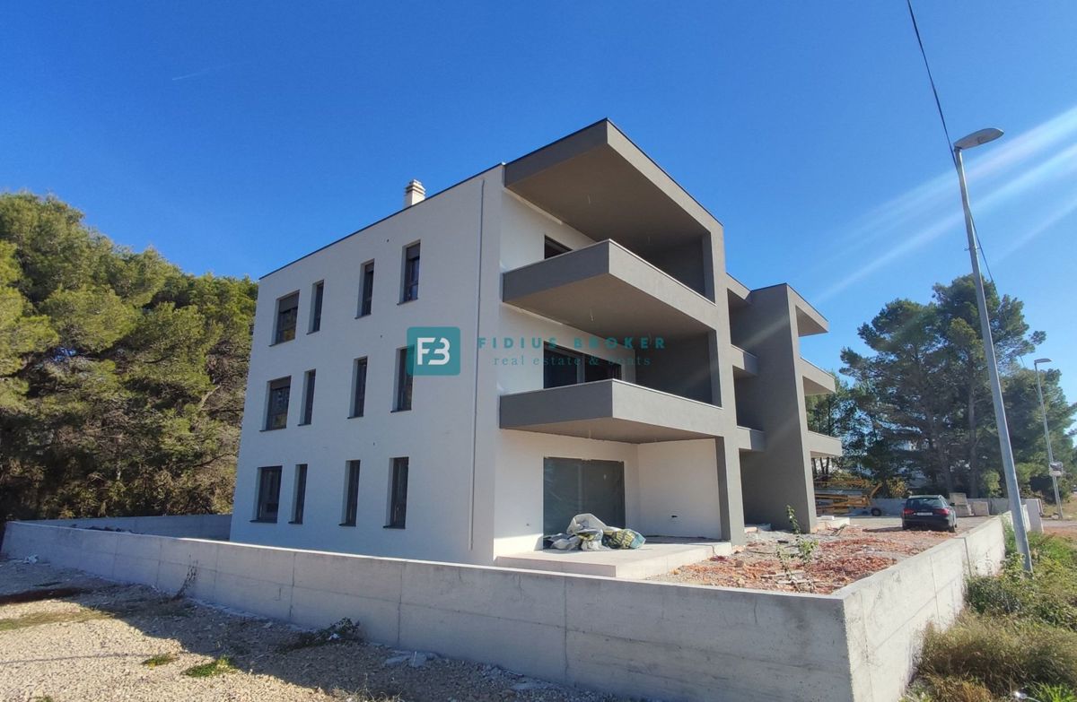 SRIMA, novo, 300 m od plaže, pogled na morje, 3 spalnice, 2 parkirni mesti