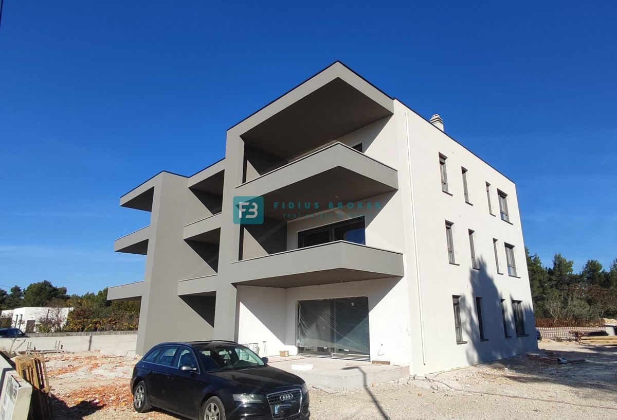 SRIMA, novo, 300 m od plaže, pogled na morje, 3 spalnice, 2 parkirni mesti