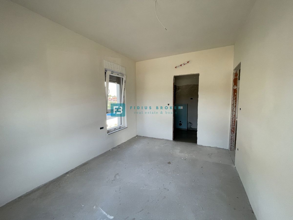 SRIMA, novo, 300 m od plaže, pogled na morje, 3 spalnice, 2 parkirni mesti