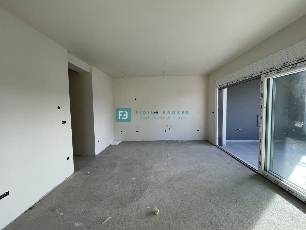 SRIMA, novo, 300 m od plaže, pogled na morje, 3 spalnice, 2 parkirni mesti