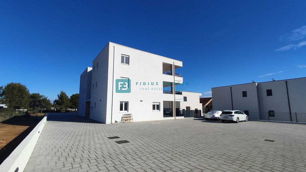 VODICE, novo, dokončano, pritličje, vrt 117 m2, mirna lokacija