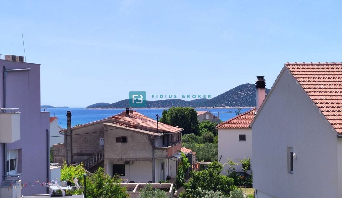 VODICE, novogradnja, pogled na more, 1. nadstropje, 400 m od plaže