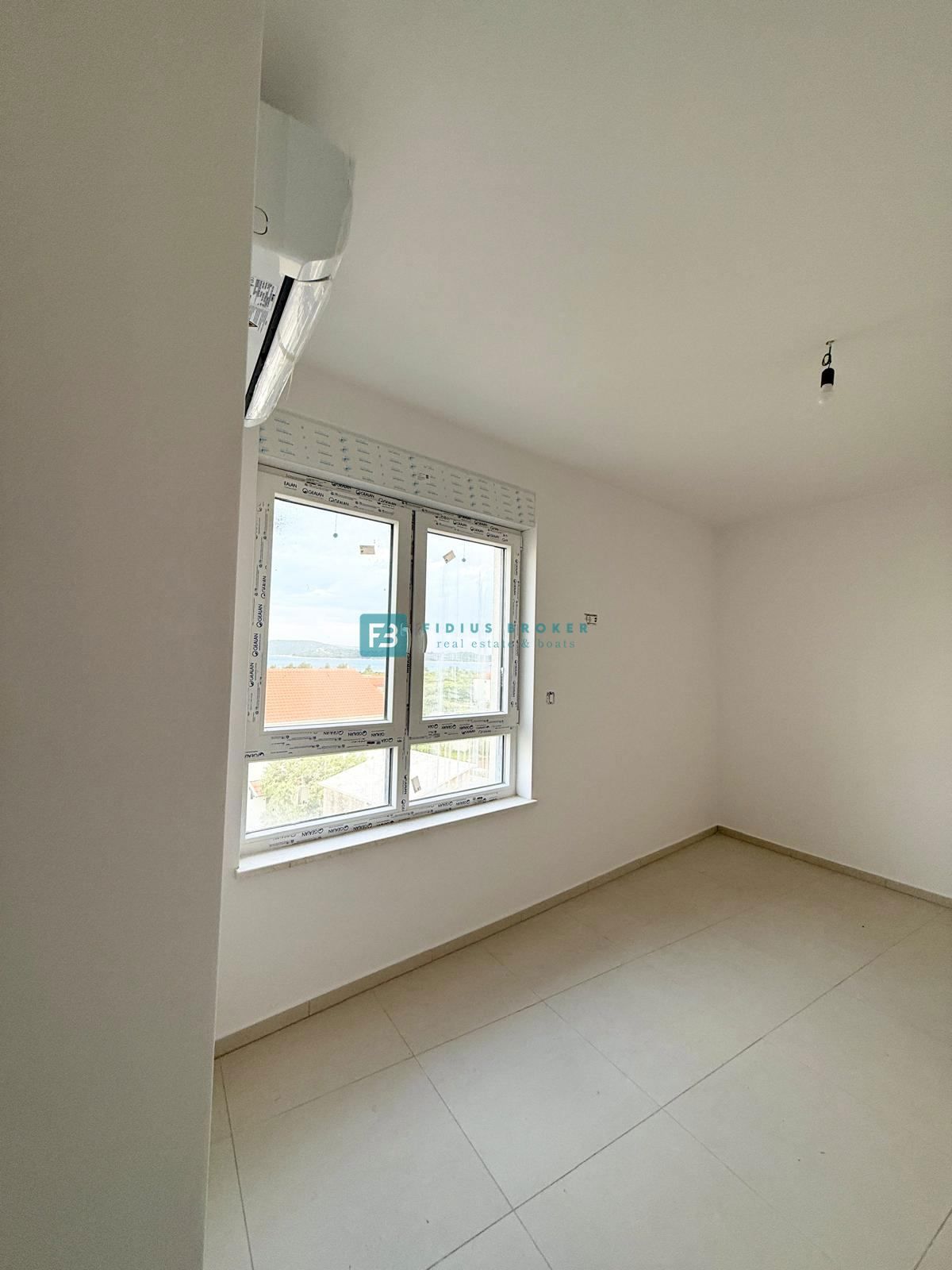 VODICE, novogradnja, pogled na more, 1. nadstropje, 400 m od plaže