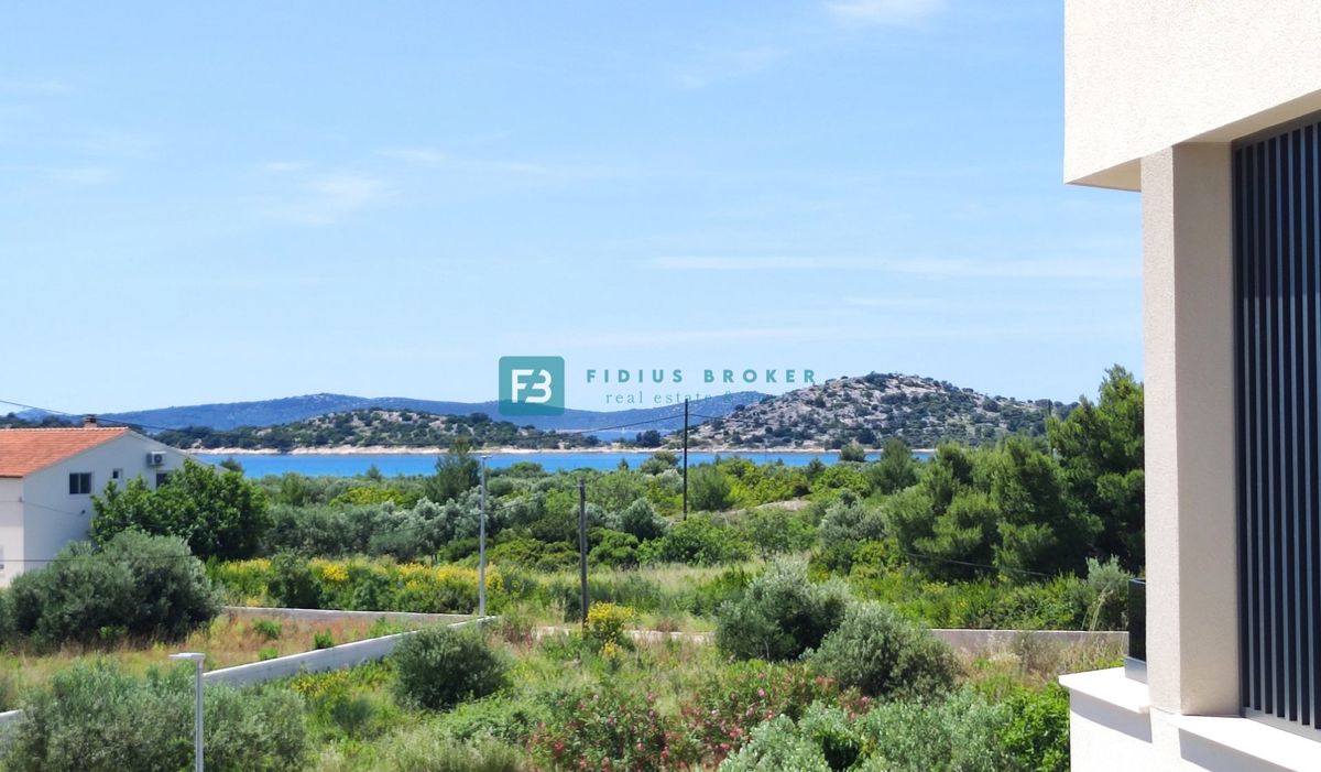 VODICE, novogradnja, pogled na more, 1. nadstropje, 400 m od plaže