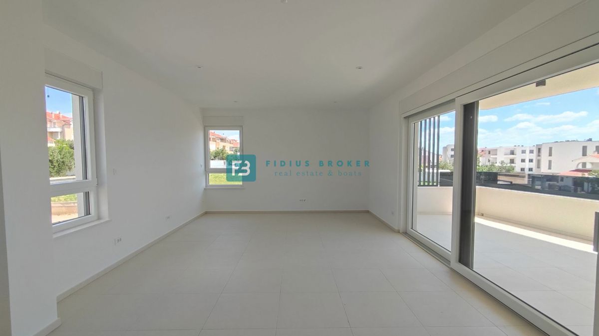 VODICE, novogradnja, pogled na more, 1. nadstropje, 400 m od plaže