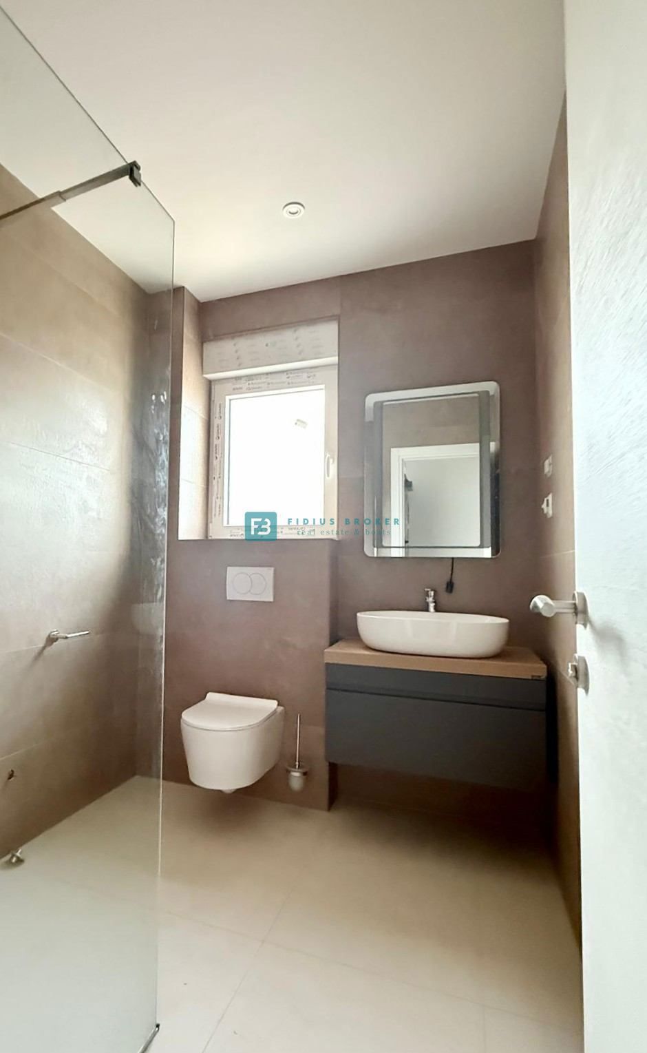 VODICE, novogradnja, pogled na more, 1. nadstropje, 400 m od plaže