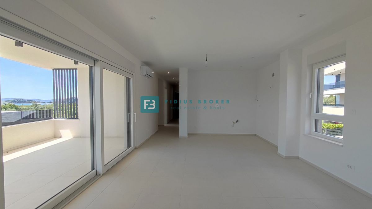 VODICE, novogradnja, pogled na more, 1. nadstropje, 400 m od plaže