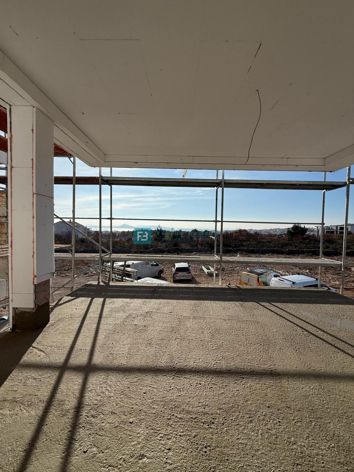 VODICE, novogradnja, 1. nadstropje, pogled na morje, 2 spalnici