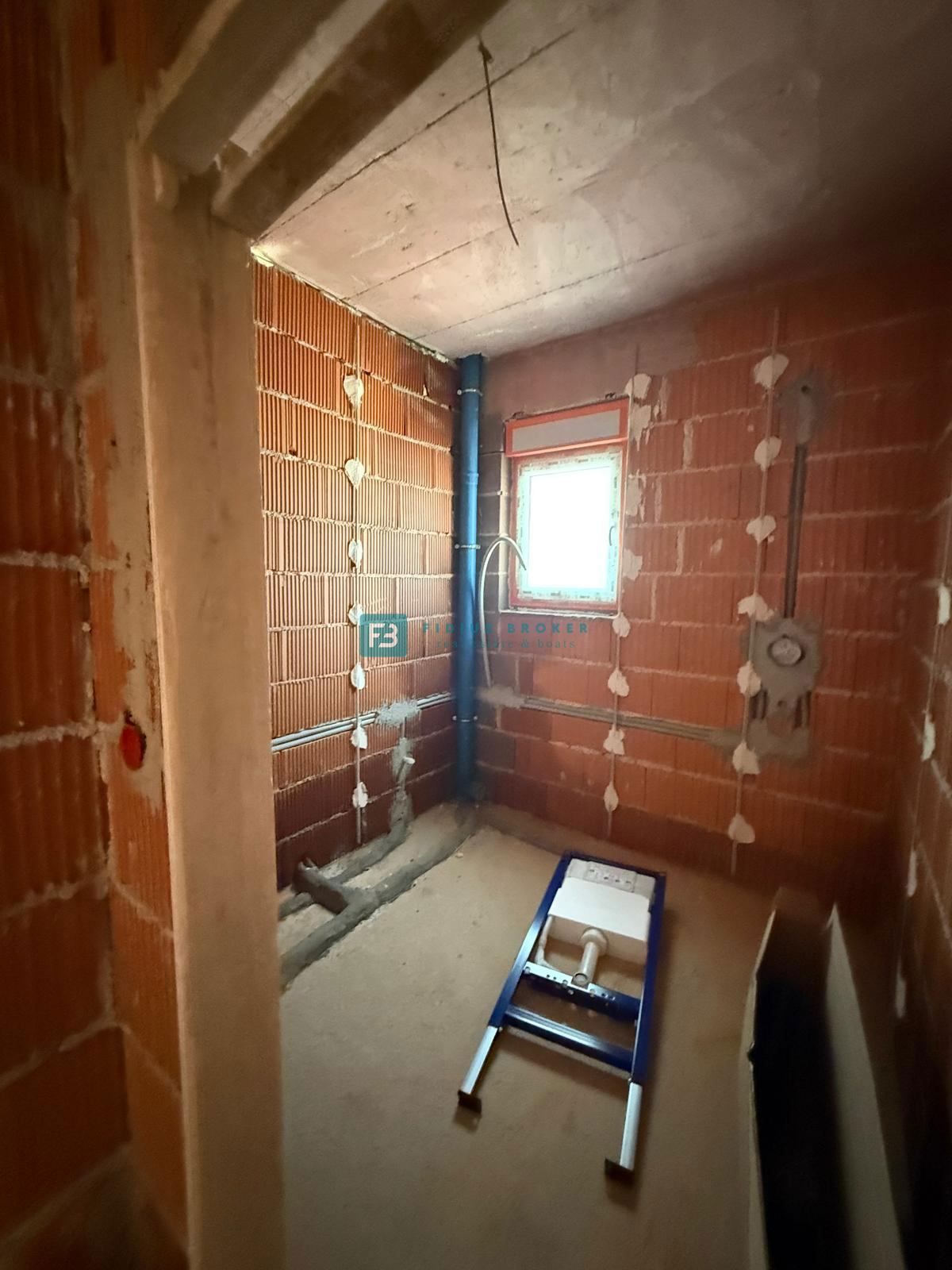 VODICE, novogradnja, 1. nadstropje, pogled na morje, 2 spalnici