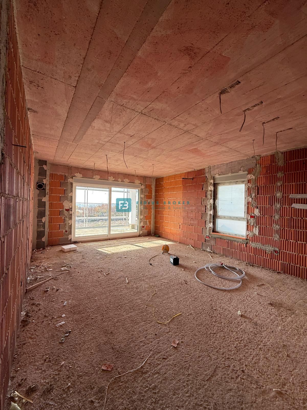 VODICE, novogradnja, 1. nadstropje, pogled na morje, 2 spalnici