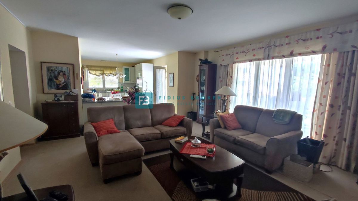 VODICE, samostojna hiša, 3 ločena stanovanja, terasa, garaža, blizu centra, parcela 1185 m2