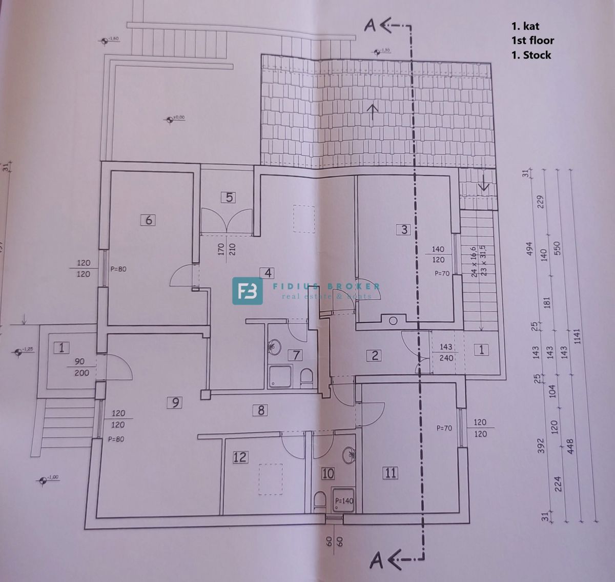 VODICE, samostojna hiša, 3 ločena stanovanja, terasa, garaža, blizu centra, parcela 1185 m2