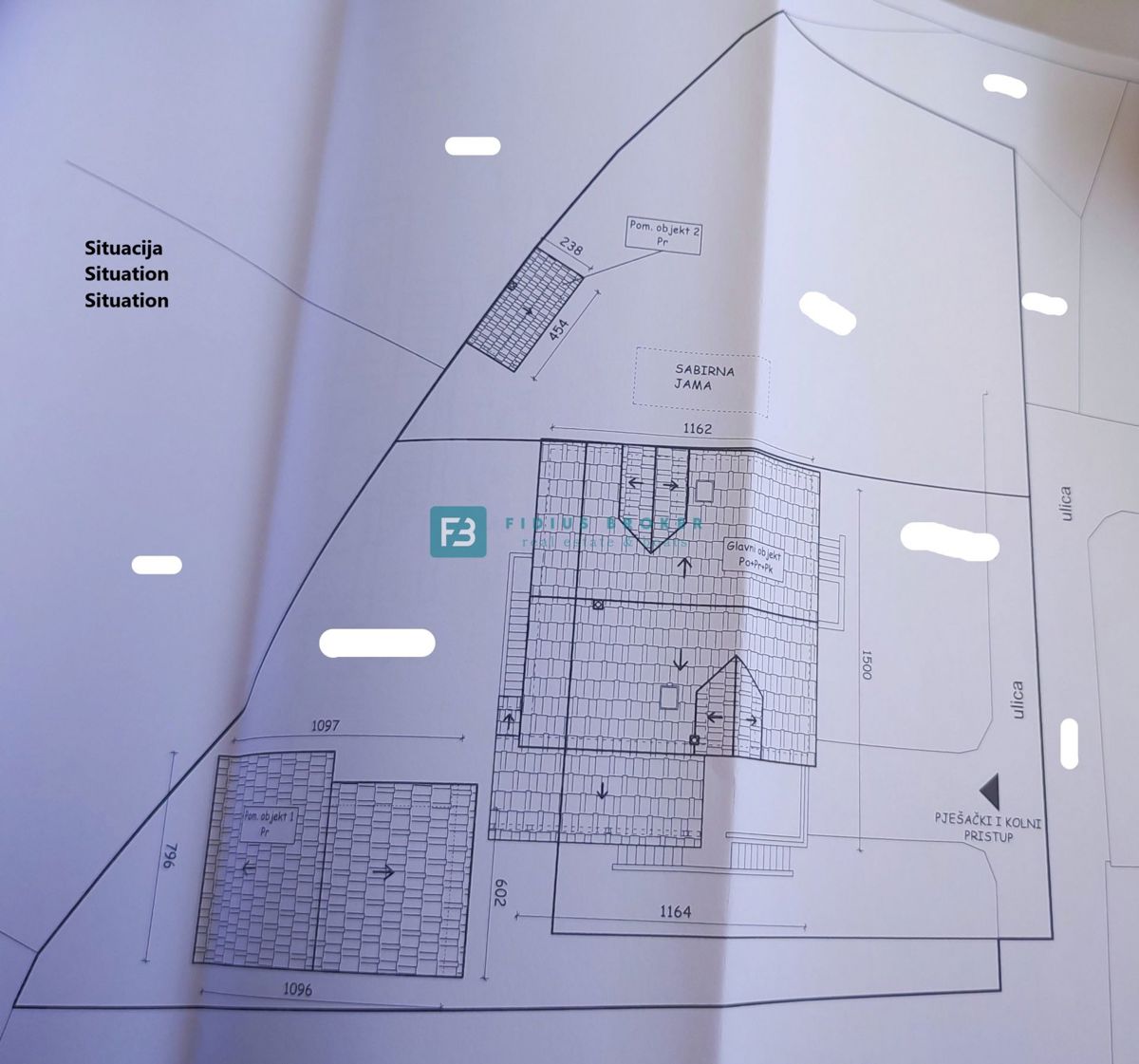 VODICE, samostojna hiša, 3 ločena stanovanja, terasa, garaža, blizu centra, parcela 1185 m2