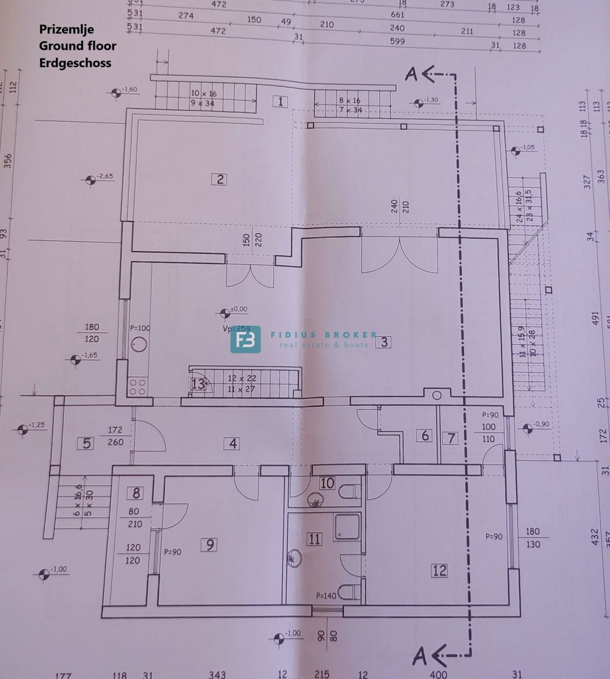 VODICE, samostojna hiša, 3 ločena stanovanja, terasa, garaža, blizu centra, parcela 1185 m2