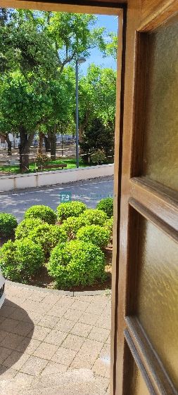 VODICE, center mesta, 2. nadstropje, 150 m od obale, terasa, pogled na park