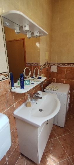 VODICE, center mesta, 2. nadstropje, 150 m od obale, terasa, pogled na park