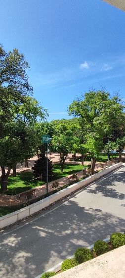 VODICE, center mesta, 2. nadstropje, 150 m od obale, terasa, pogled na park