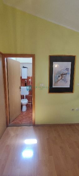 VODICE, center mesta, 2. nadstropje, 150 m od obale, terasa, pogled na park