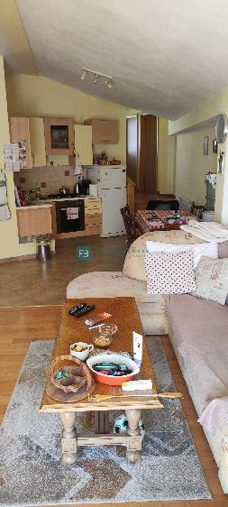 VODICE, center mesta, 2. nadstropje, 150 m od obale, terasa, pogled na park