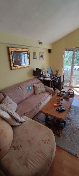 VODICE, center mesta, 2. nadstropje, 150 m od obale, terasa, pogled na park