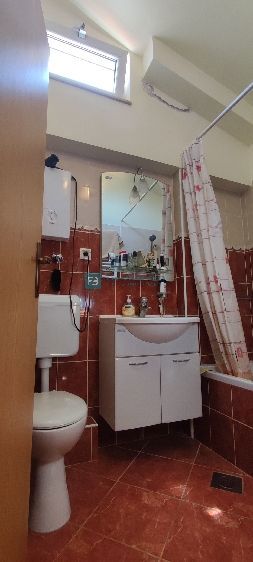 VODICE, center mesta, 2. nadstropje, 150 m od obale, terasa, pogled na park