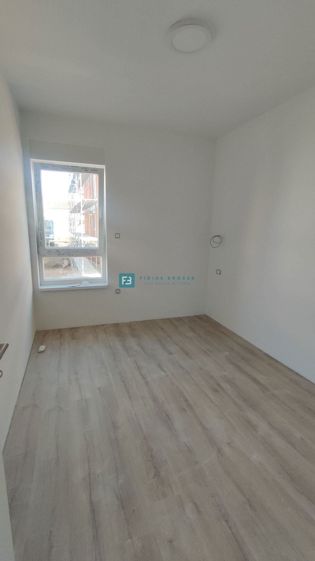 VODICE, novogradnja, 1. nadstropje, moderno stanovanje, 650 m do plaže