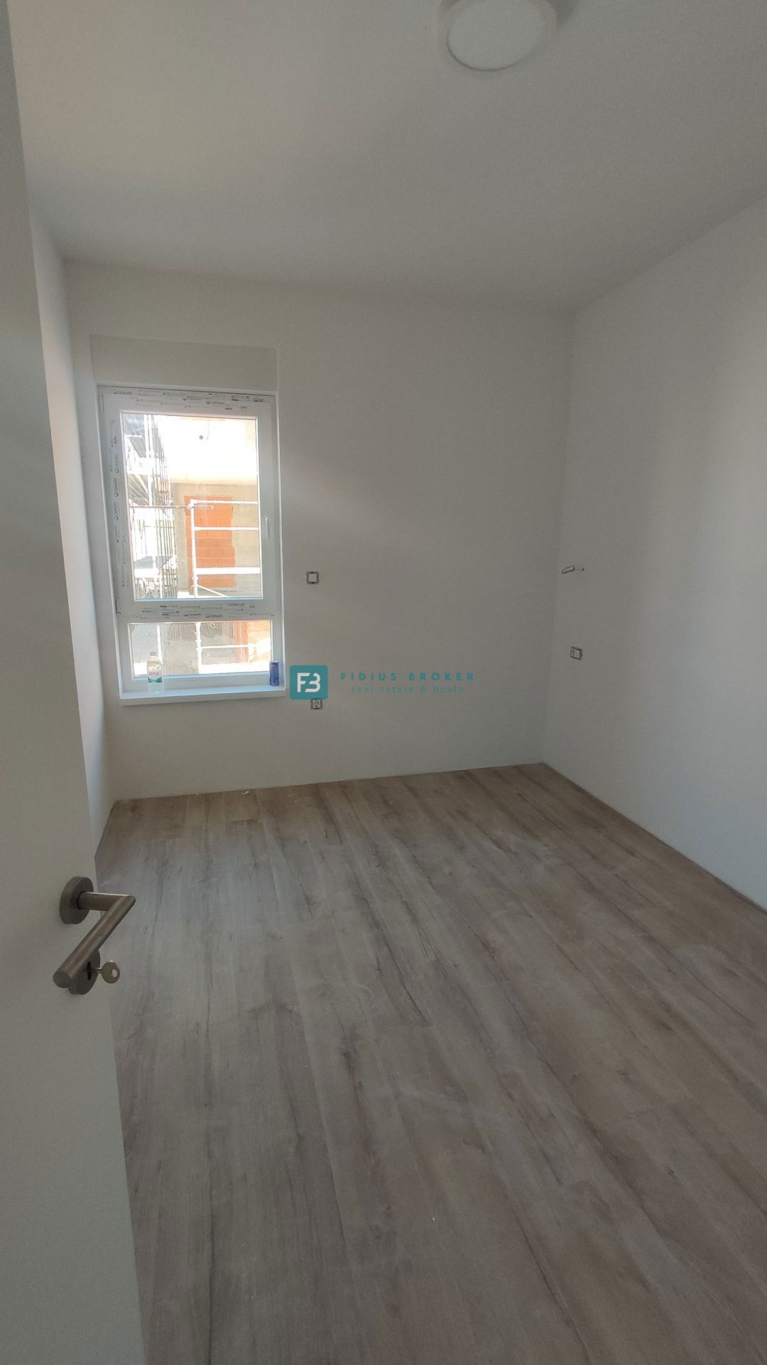 VODICE, novogradnja, 1. nadstropje, moderno stanovanje, 650 m do plaže