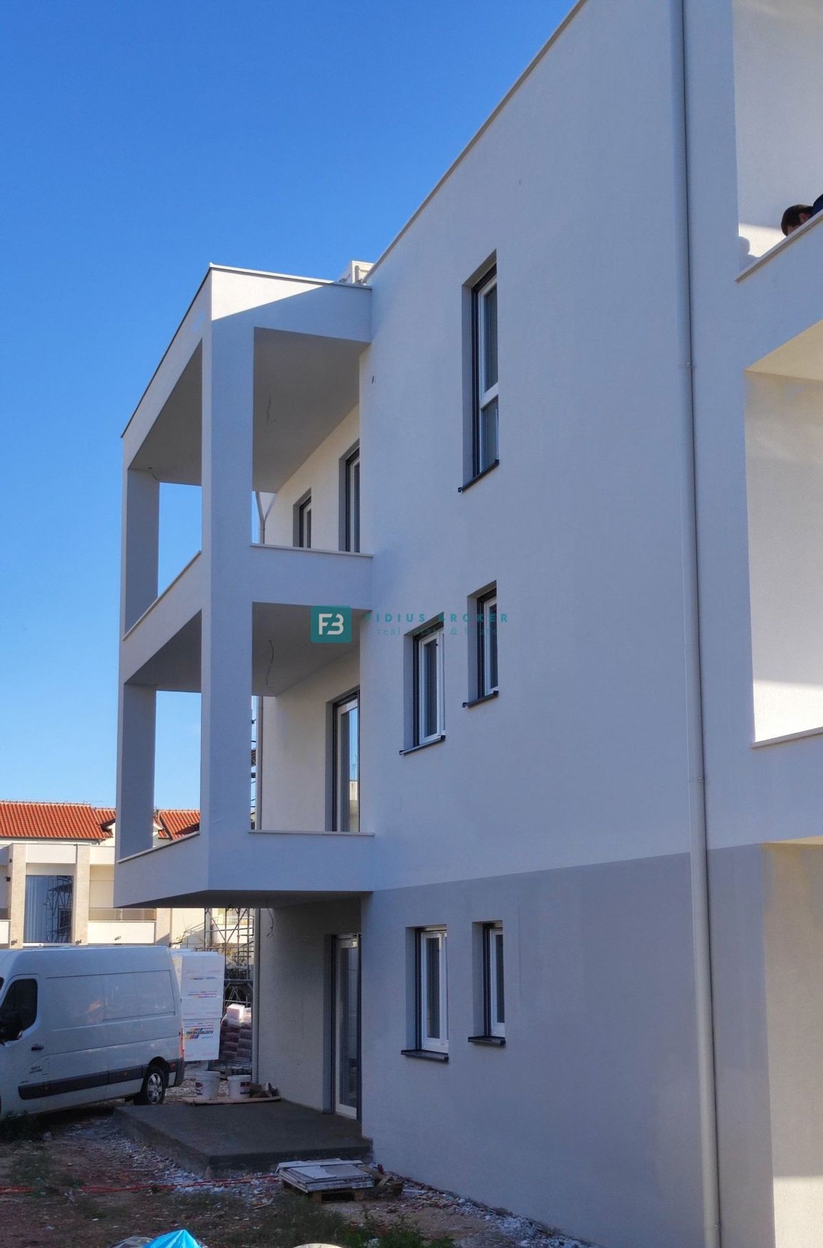 VODICE, novogradnja, 1. nadstropje, moderno stanovanje, 650 m do plaže