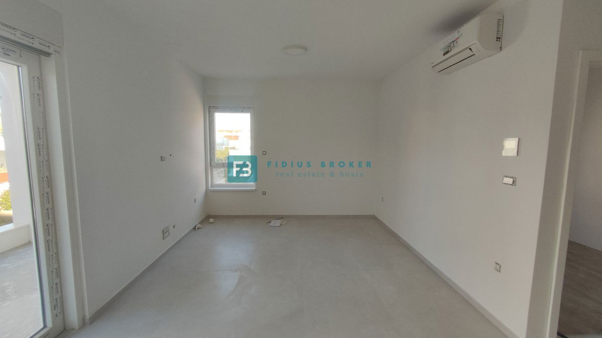 VODICE, novogradnja, 1. nadstropje, moderno stanovanje, 650 m do plaže