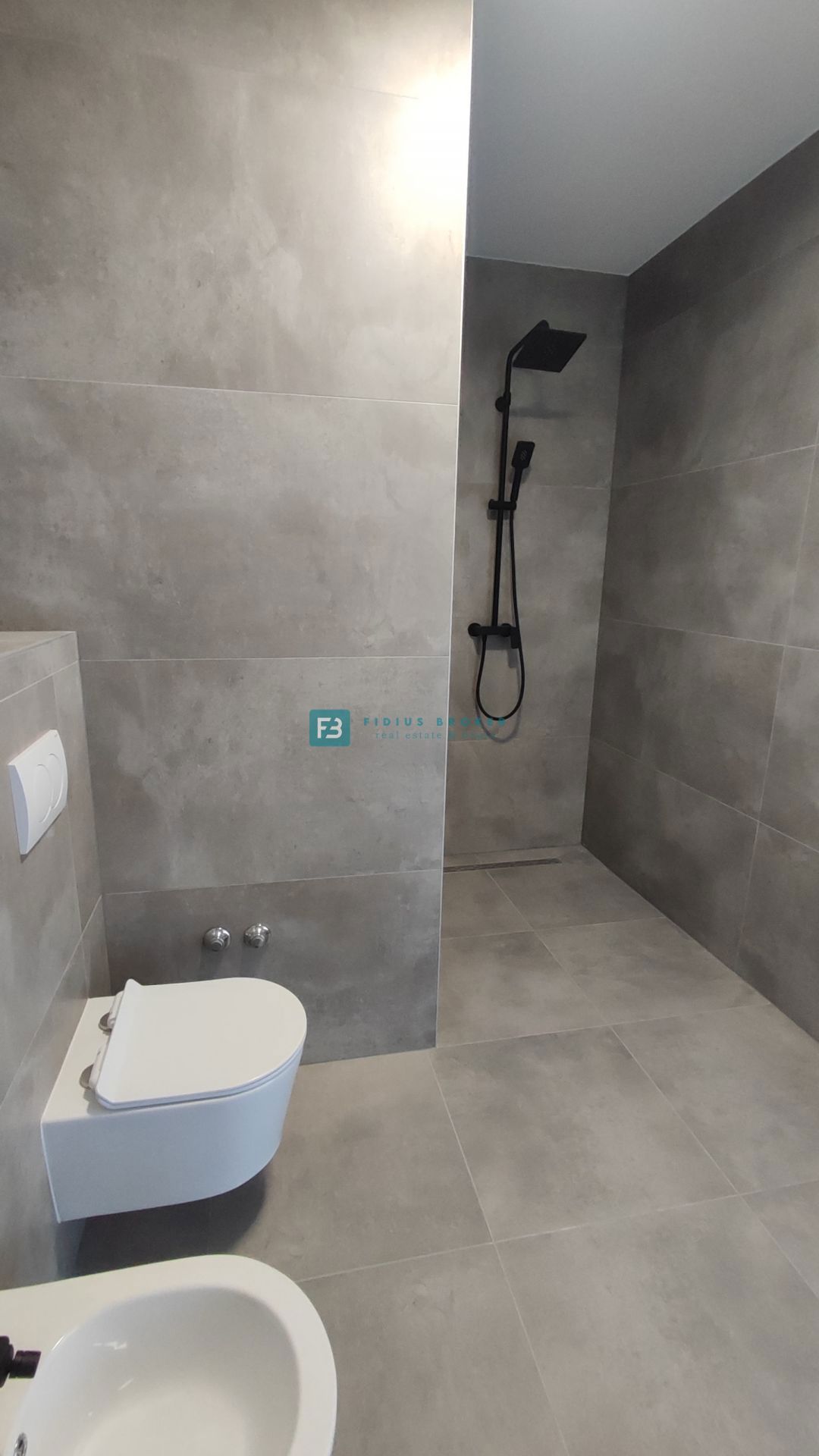 VODICE, novogradnja, dvoetažno stanovanje, vrt 138 m2, 3 ss