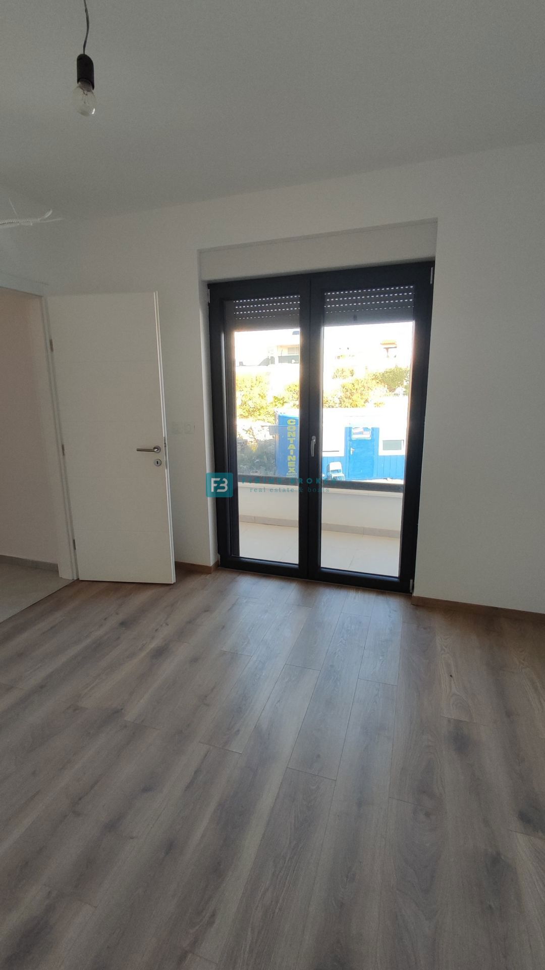 VODICE, novogradnja, dvoetažno stanovanje, vrt 138 m2, 3 ss