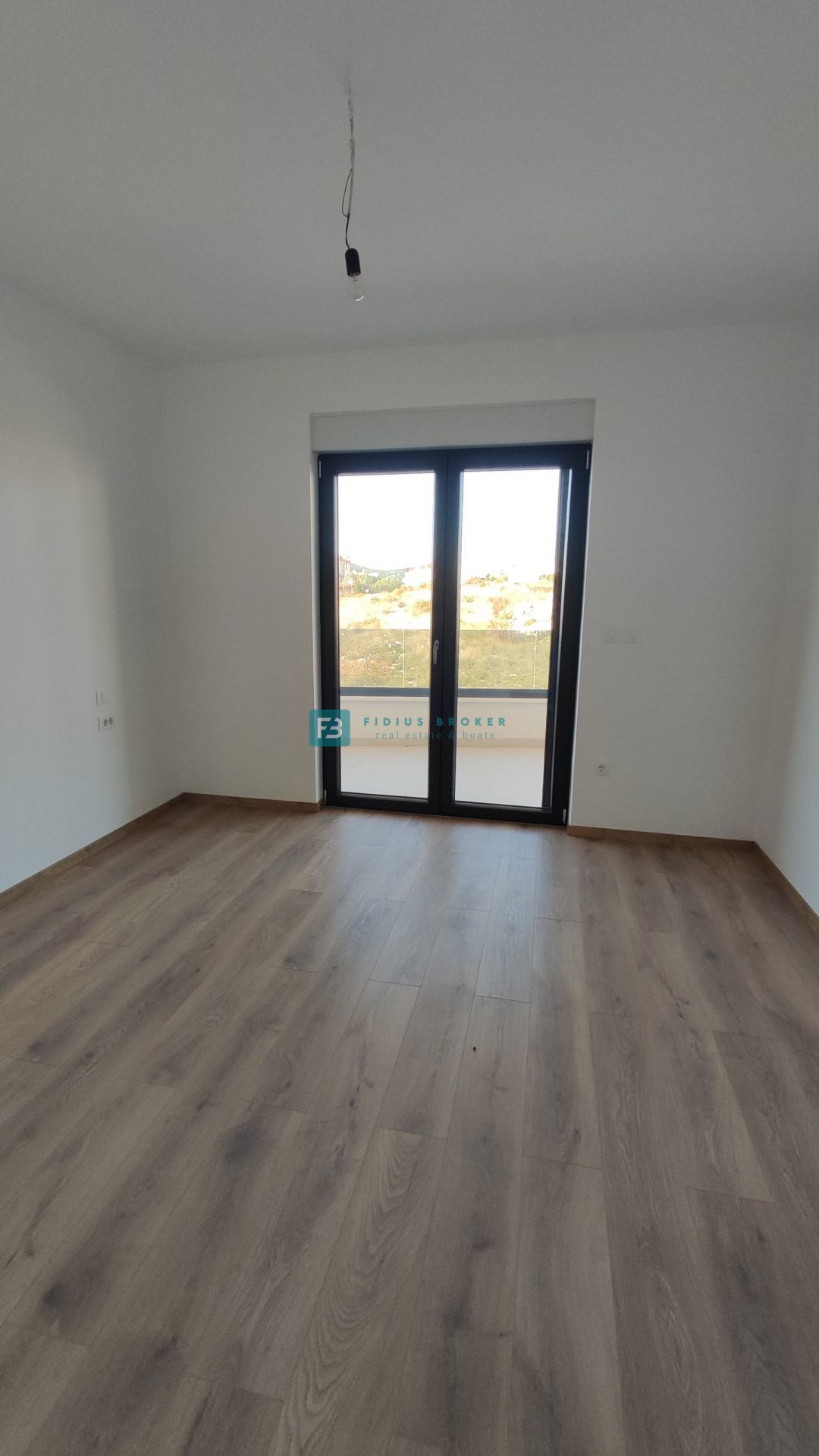 VODICE, novogradnja, dvoetažno stanovanje, vrt 138 m2, 3 ss