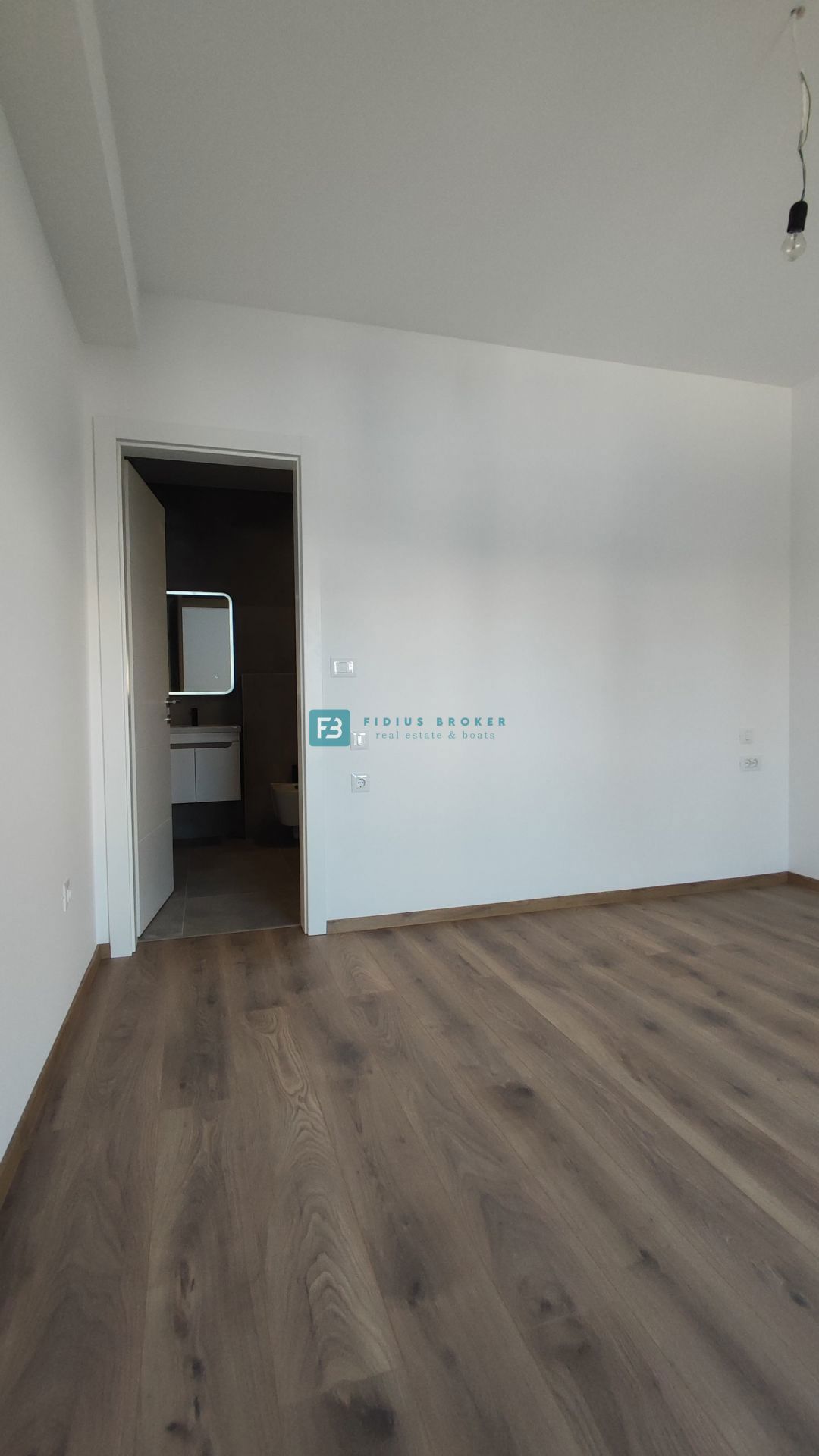 VODICE, novogradnja, dvoetažno stanovanje, vrt 138 m2, 3 ss