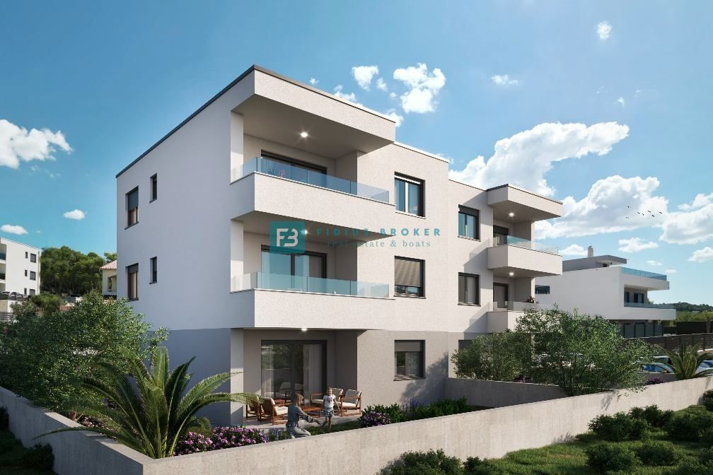 ŠIBENIK - BRODARICA, nov projekt, 1. nadstropje, terasa, 250 m do šole, 2 parkirni mesti