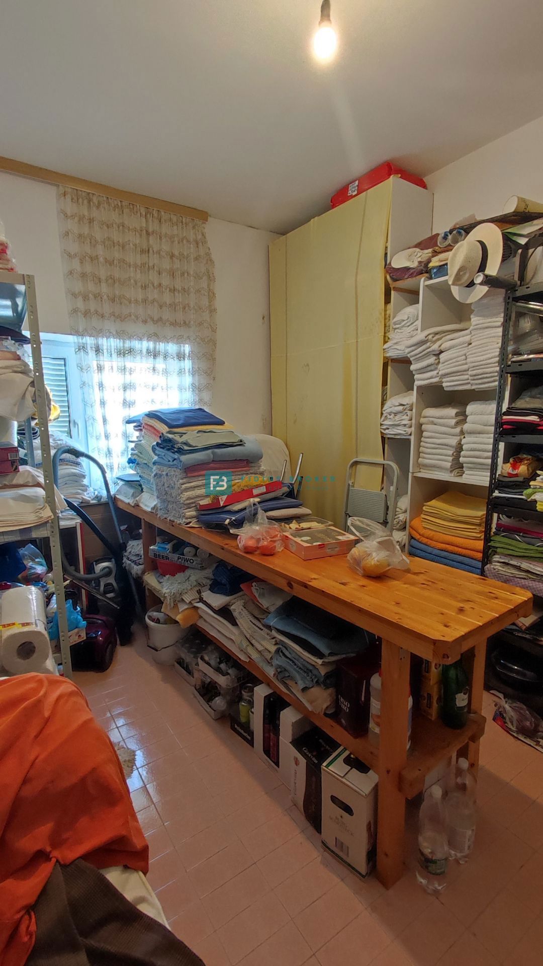 VODICE, vrhunska lokacija, apartmajska hiša, 350 m od plaže, garaža