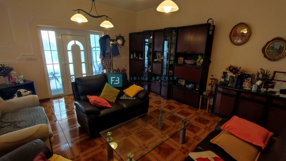 VODICE, vrhunska lokacija, apartmajska hiša, 350 m od plaže, garaža