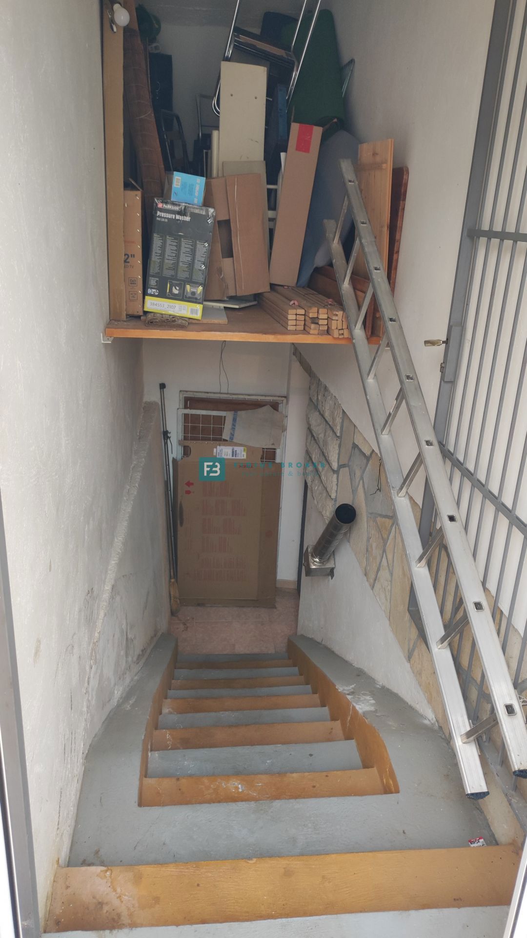 VODICE, vrhunska lokacija, apartmajska hiša, 350 m od plaže, garaža